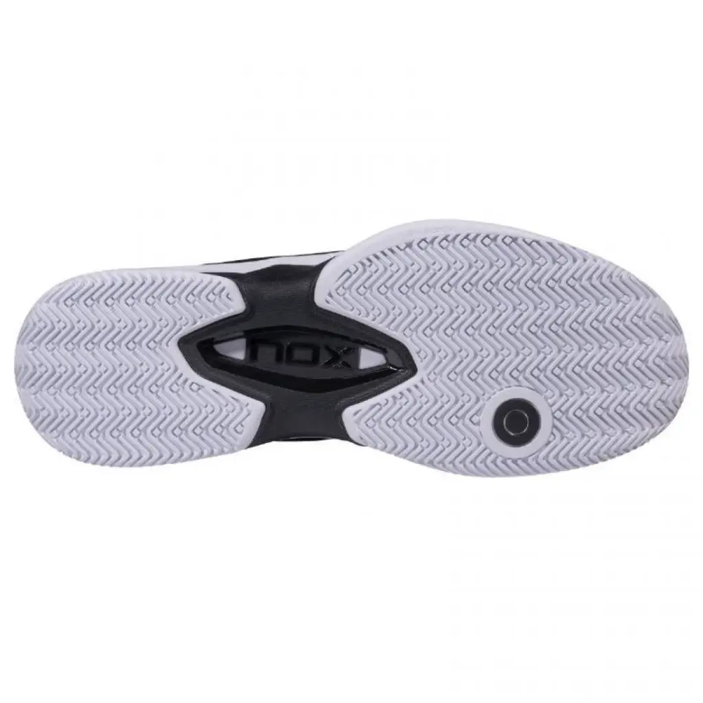 zapatillas-nox-at10-lux-negro-blanco-1-es-1-1100x1100.webp